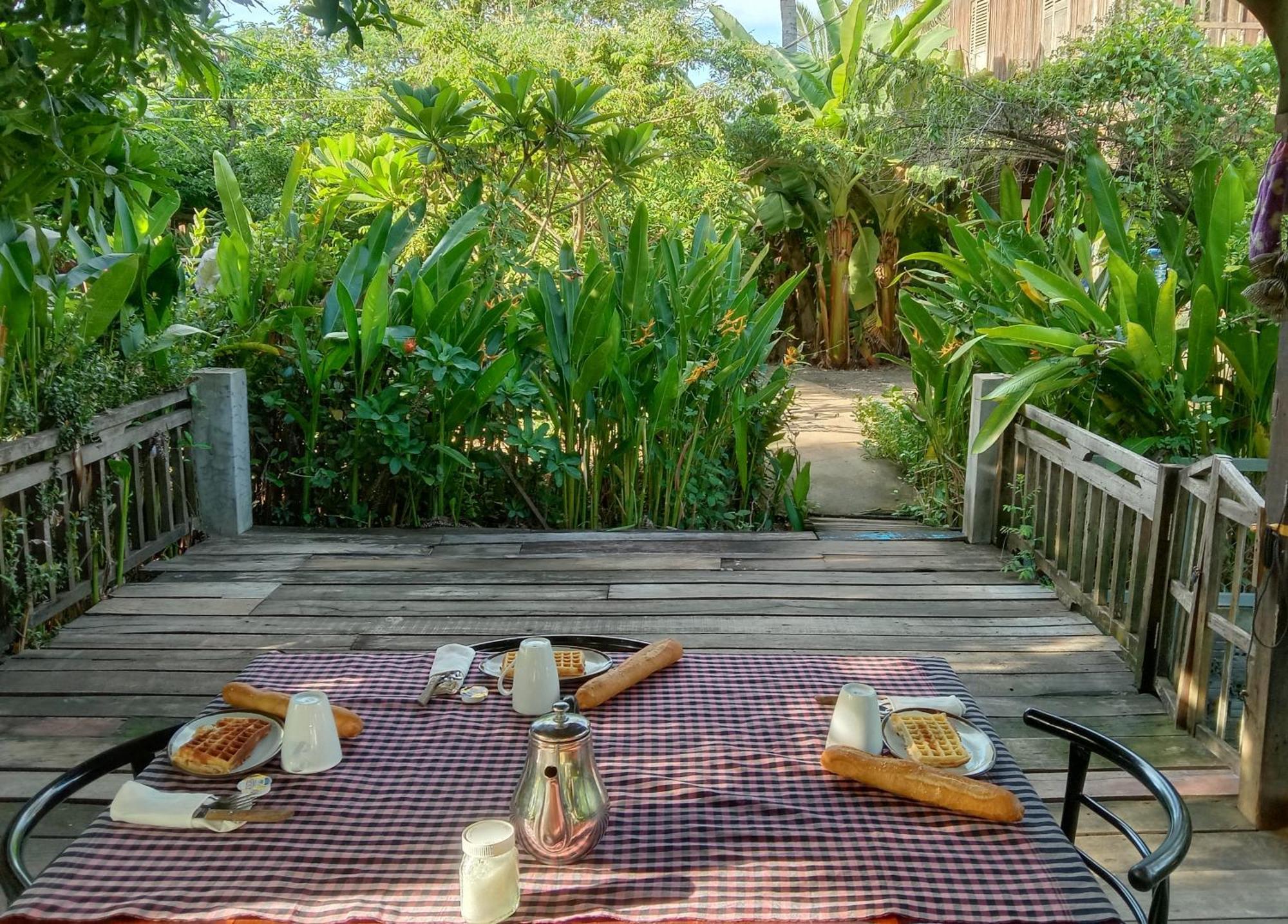 O'Hamok Family Homestay Battambang Bagian luar foto